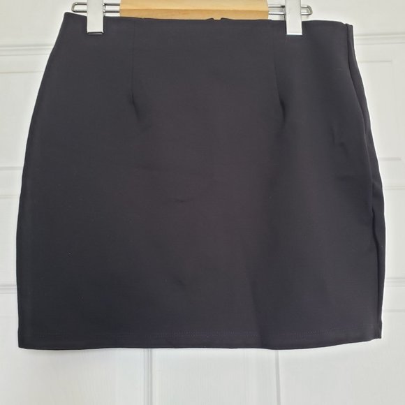 Black Zipfront Mini Skirt From Rachel / Minijupe noire de la marque From Rachel - Picture 3 of 3